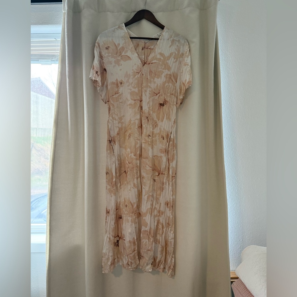 Beautiful Vince Floral V-Neck Dress